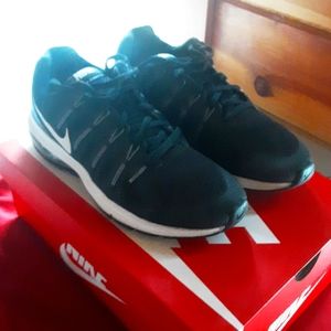 Nike max dynasty shoes